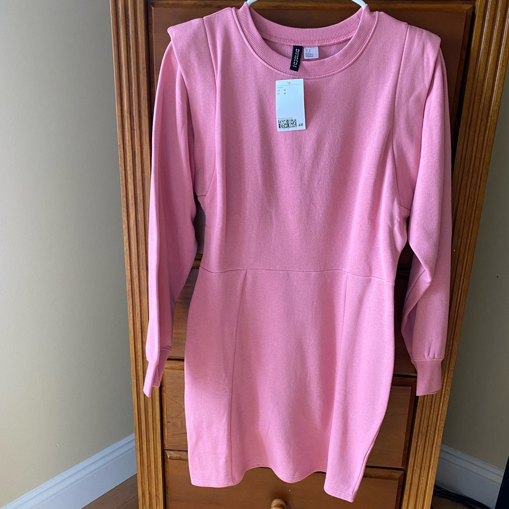 NWT H&M dress with detail shoulder